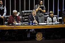 Deputados afirmam que comunicação da Câmara ajuda a fortalecer democracia