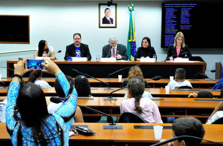 Audiência pelo Dia Internacional de Conscientização sobre o Autismo