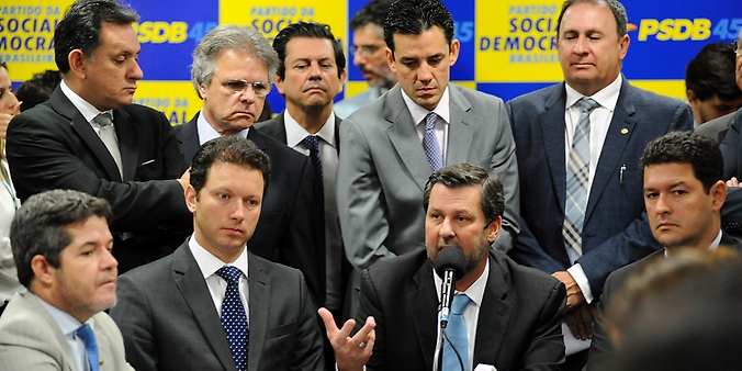 Deputados do PSDB anunciam rompimento com o presidente da Câmara, dep. Eduardo Cunha (PMDB-RJ). Ao centro, líder do PSDB, dep. Carlos Sampaio (SP)