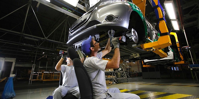 Economia - indústria - fábrica carros automobilística produção emprego