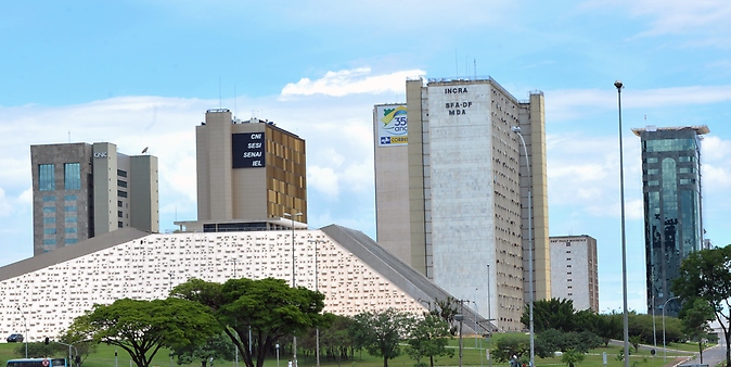 Brasília -monumentos e prédios públicos - órgãos e repartições