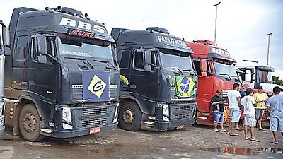 Transporte - caminhões - greve protesto caminhoneiros estrada manifestação