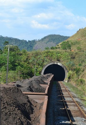 Ferrovia por onde o ferro é transportado