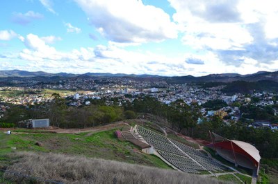 Vista panorâmica de Itabira (MG), a “Cidade do Ferro”.