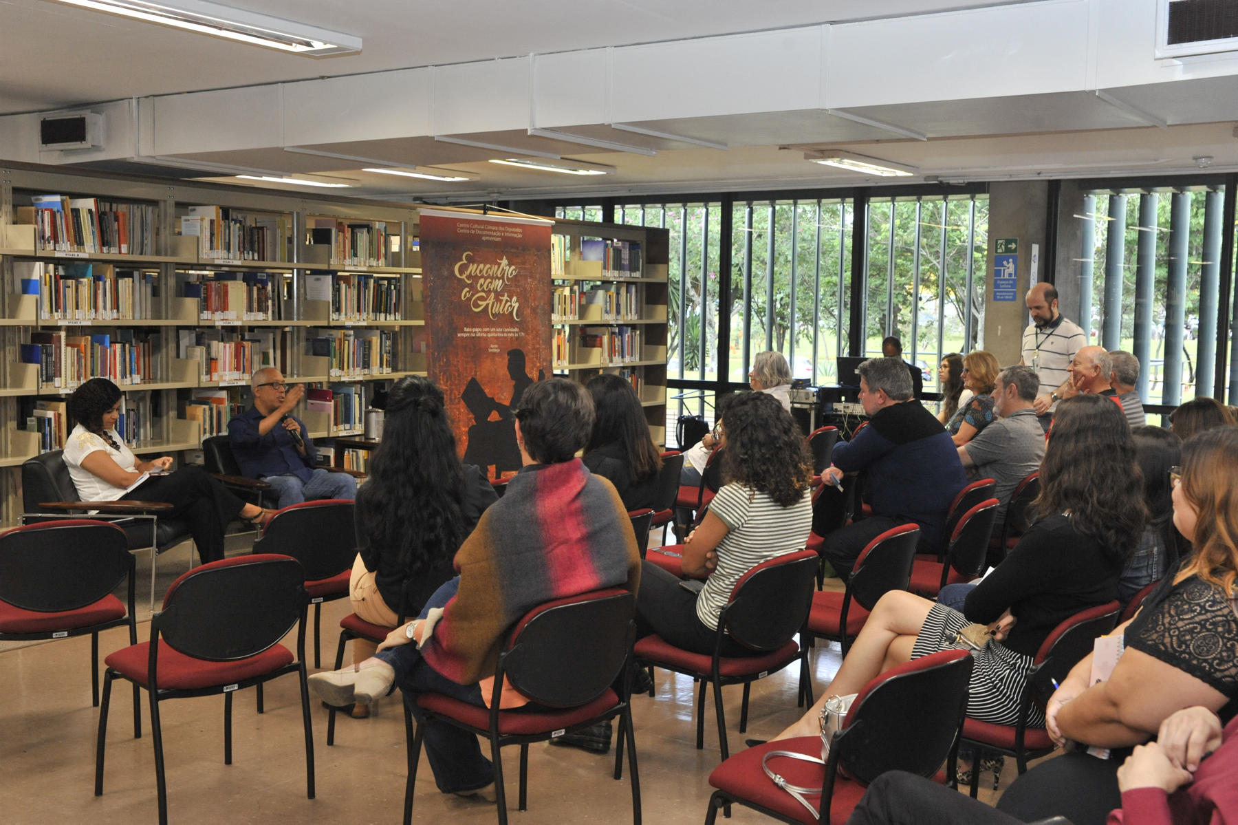 Público no Encontro com o Autor.