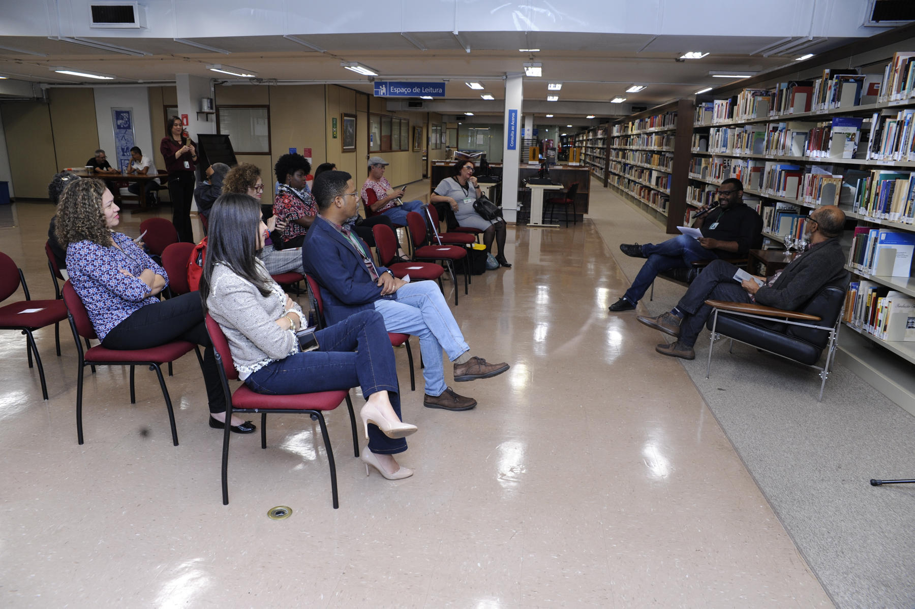 Público no Encontro com o Autor.