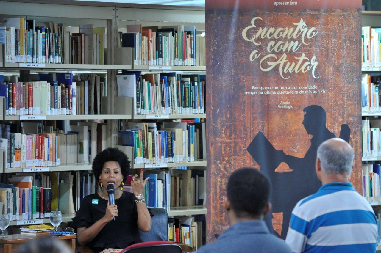 Cristiane Sobral no Encontro com o Autor