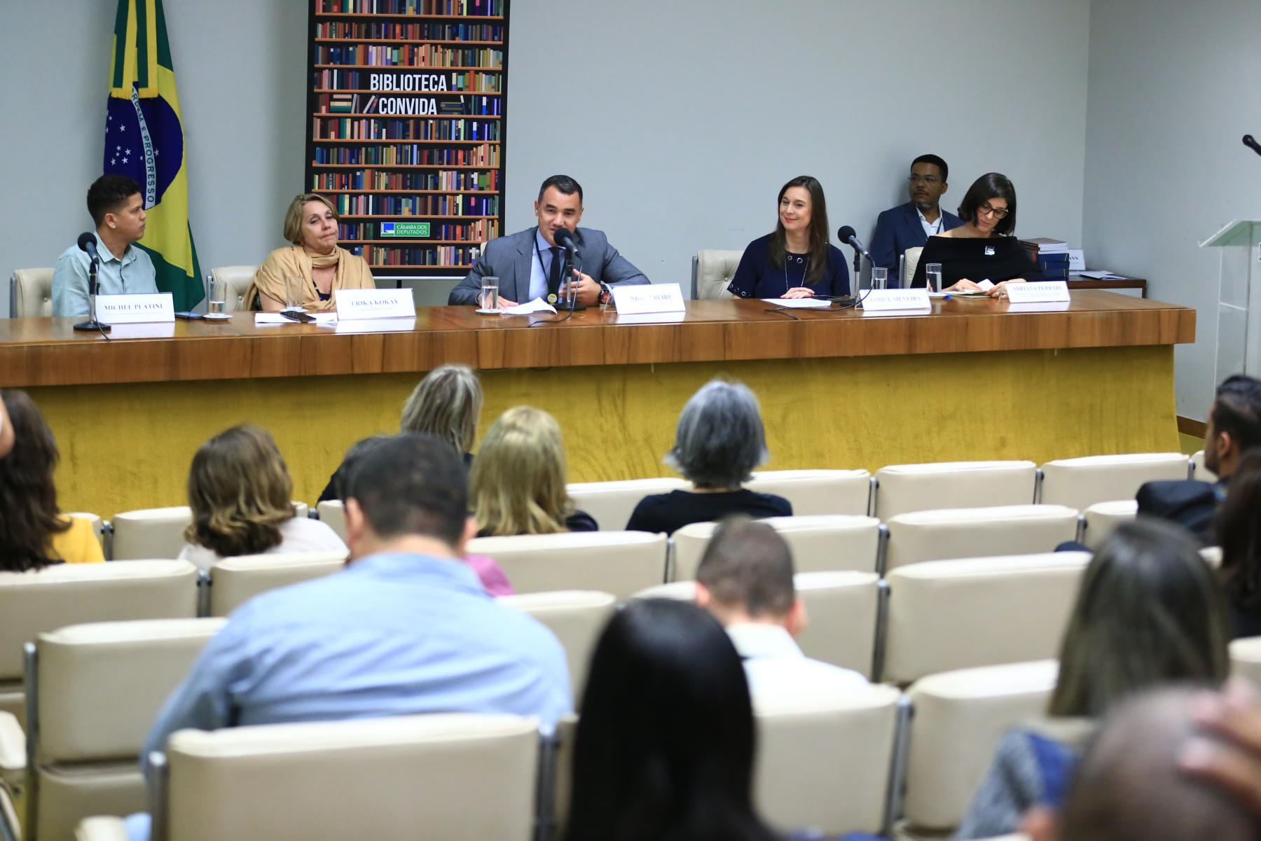 Mesa de abertura do Biblioteca Convida