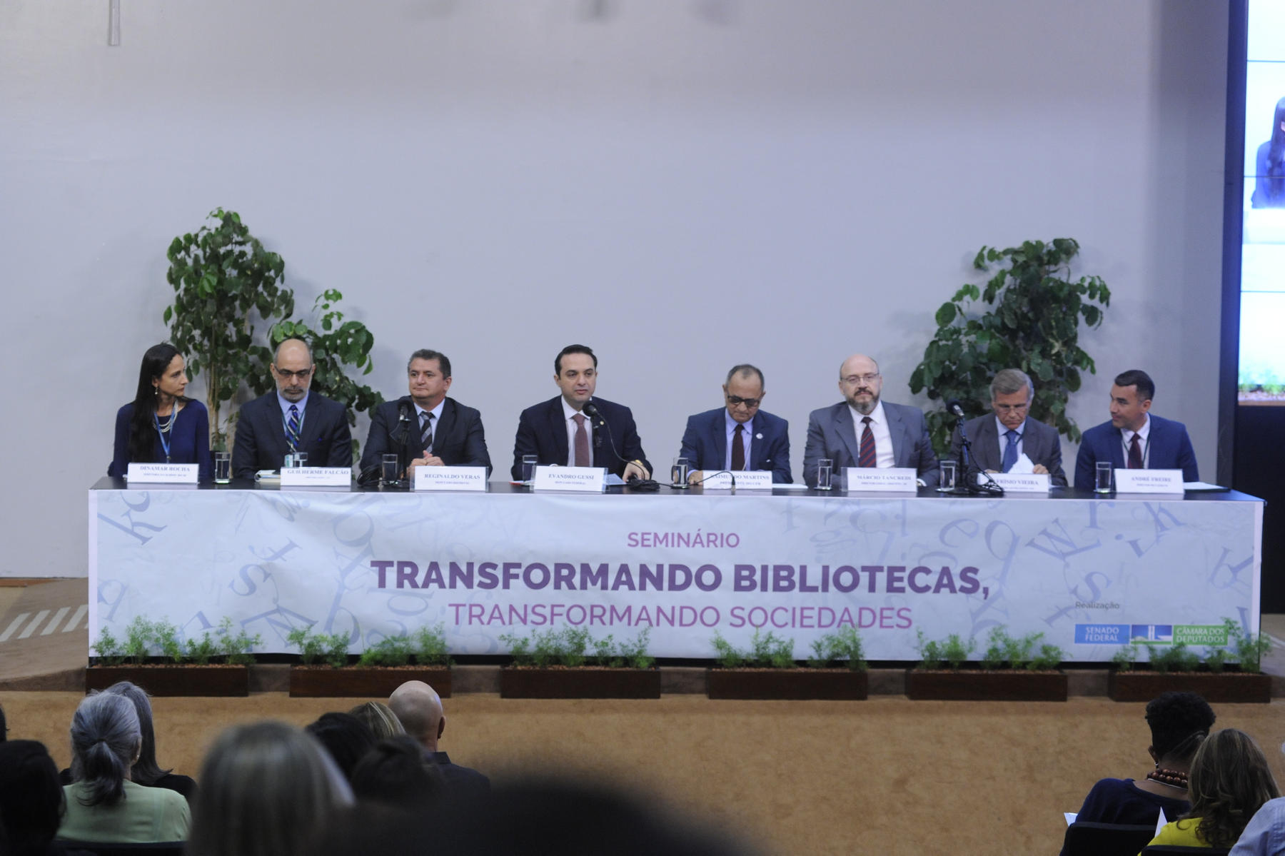 Mesa de abertura do Seminário Transforando Bibliotecas, Transformando Sociedades