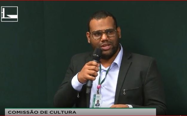 Coordenação de Biblioteca apresenta seus produtos e serviços na Comissão de Cultura