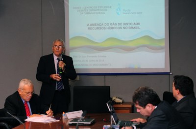 Luiz Fernando Scheibe faz apresentação aos membros do CEDES