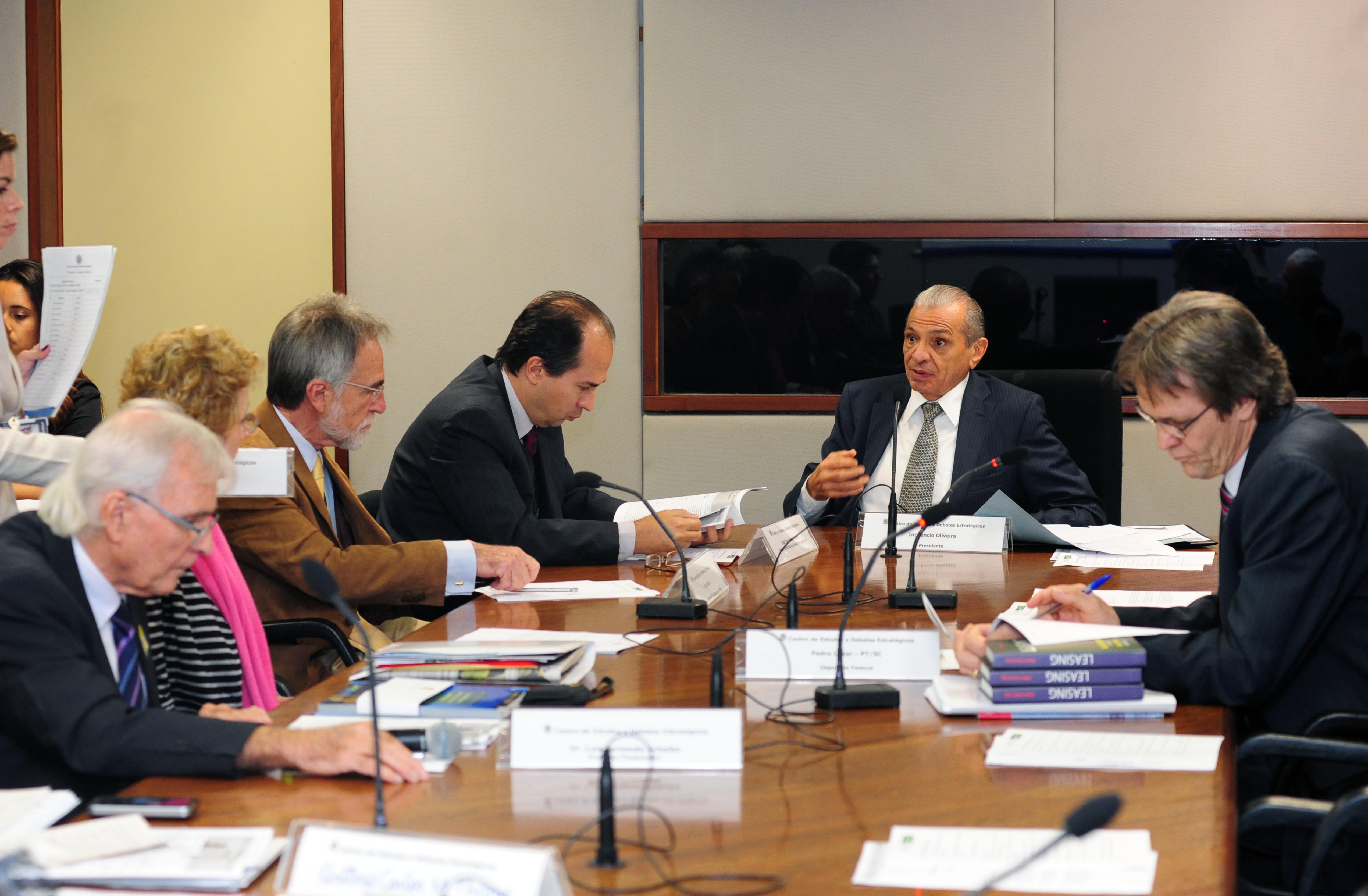 Mesa da 8ª Reunião do Cedes