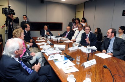 Dep. Pedro Uczai discursa na 8ª reunião do CEDES