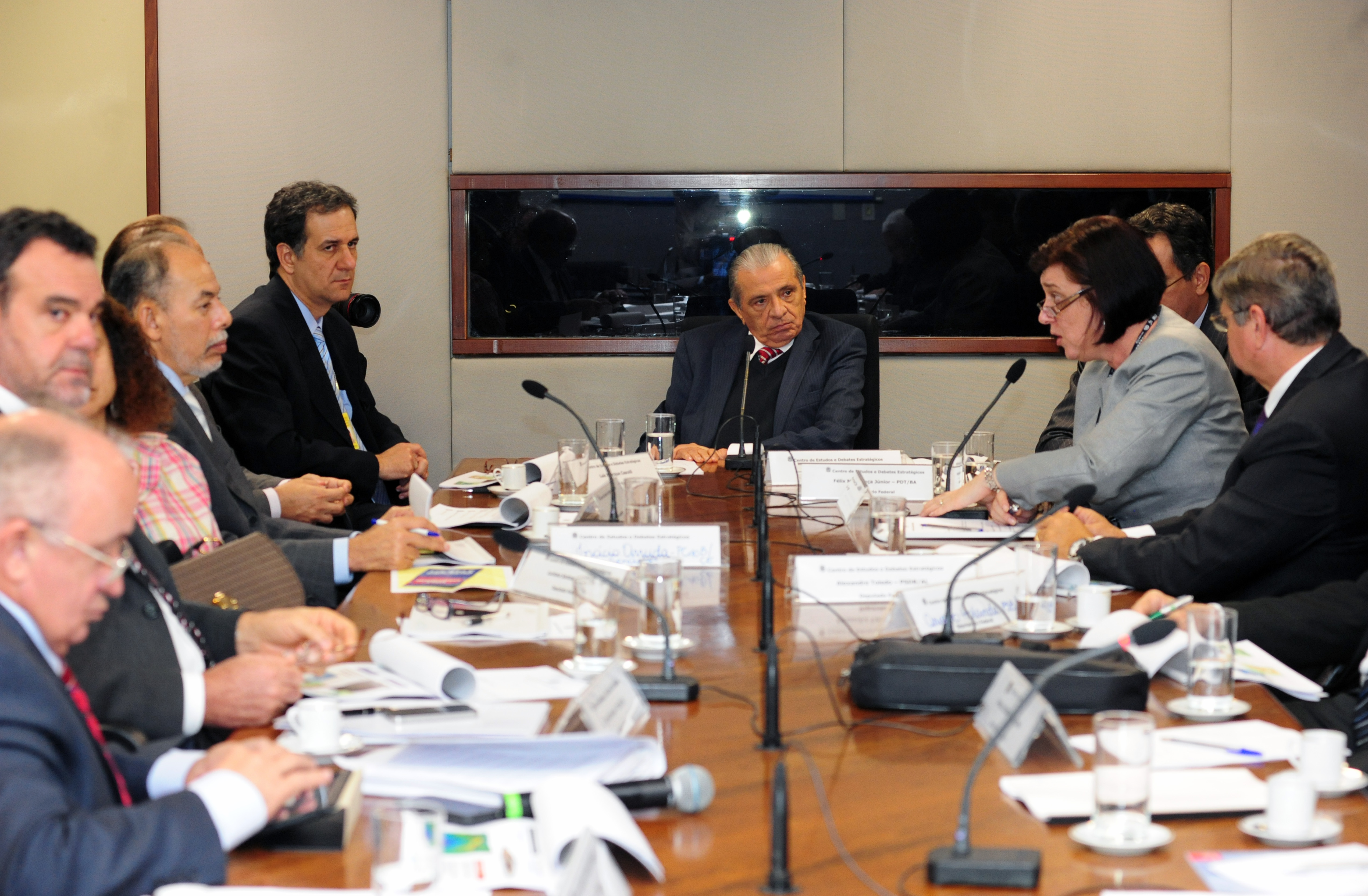 Cedes debate leilões de gás e do Pré-Sal