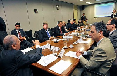 Cedes debate instrumentos de gestão das águas