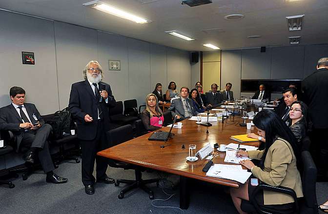 Prof. Paulo Salles e membros do Cedes