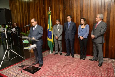 Deputado Lúcio Vale - Presidente do CEDES discursando no lançamento do livro Instrumentos de Gestão das Águas