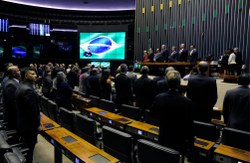 Câmara homenageia 15 anos do Centro Estudos e Debates Estratégicos