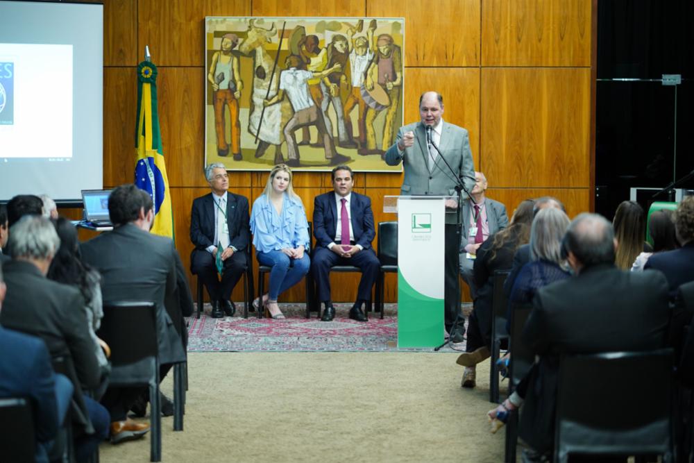 Cedes Lança livro “Financiamento da Educação Superior no Brasil: impasses e perspectivas”