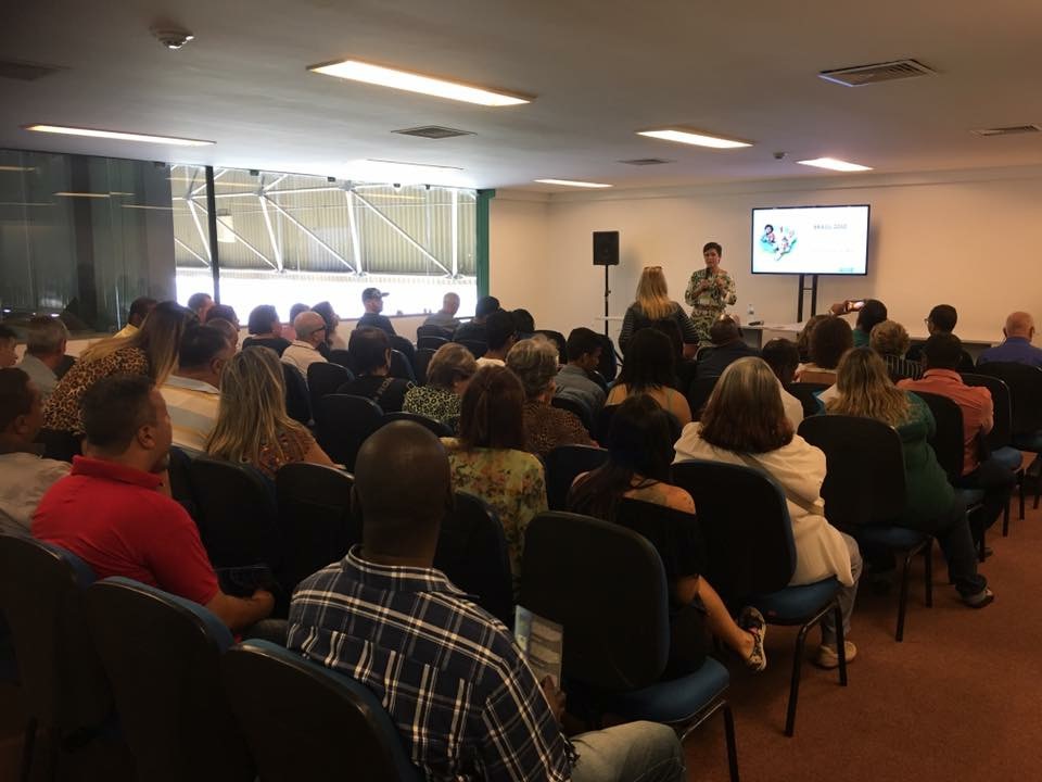 Cedes lança livro sobre envelhecimento na Bienal do Livro do Rio de Janeiro