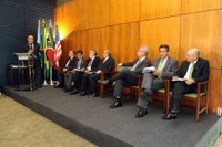 Cedes promove mesa redonda internacional sobre patentes