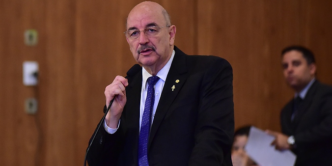 Ministro anuncia criação de programa para crianças de zero a seis anos