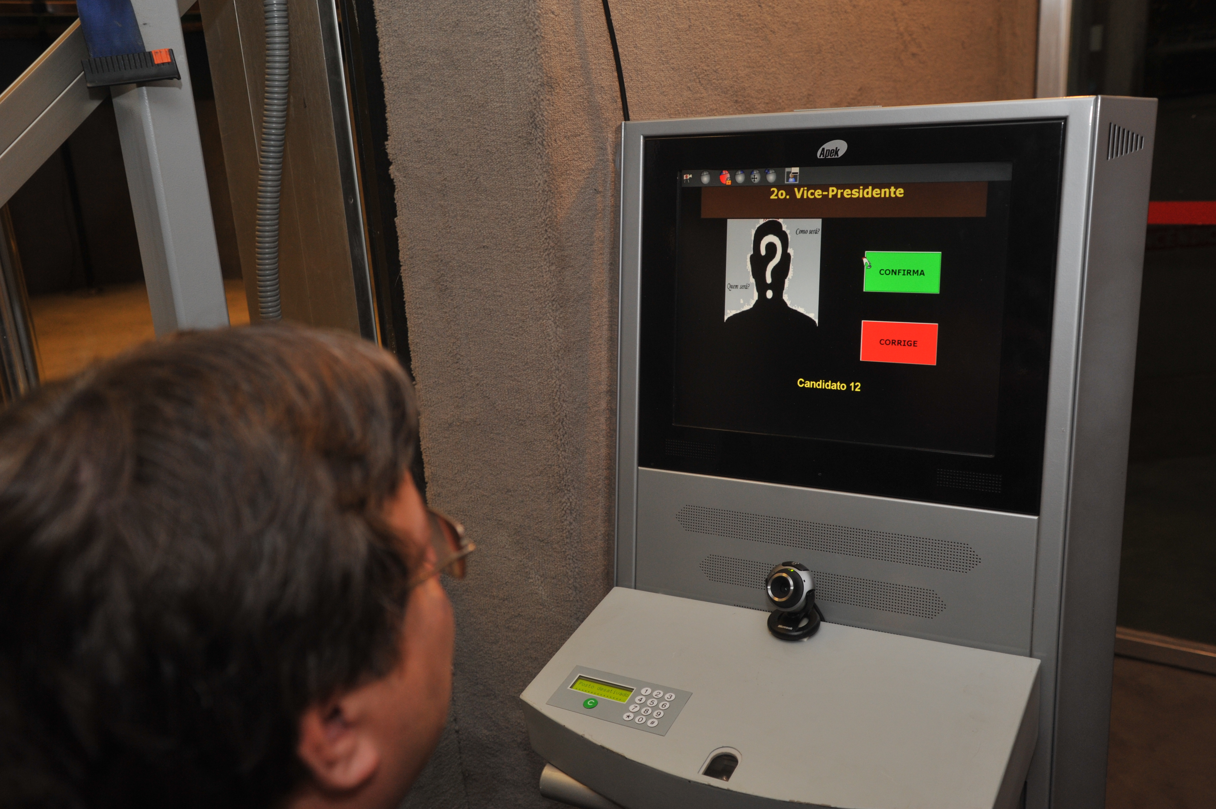 Foto 13 - Urna eletrônica