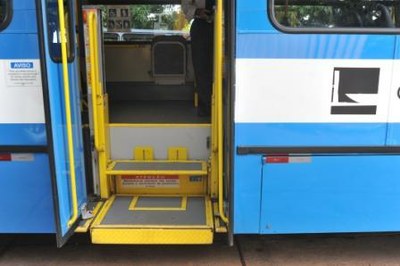Foto 3 - Ônibus acessível da Câmara dos Deputados