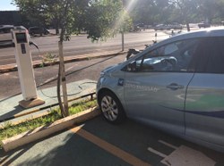 Câmara disponibiliza estacionamento para veículos elétricos
