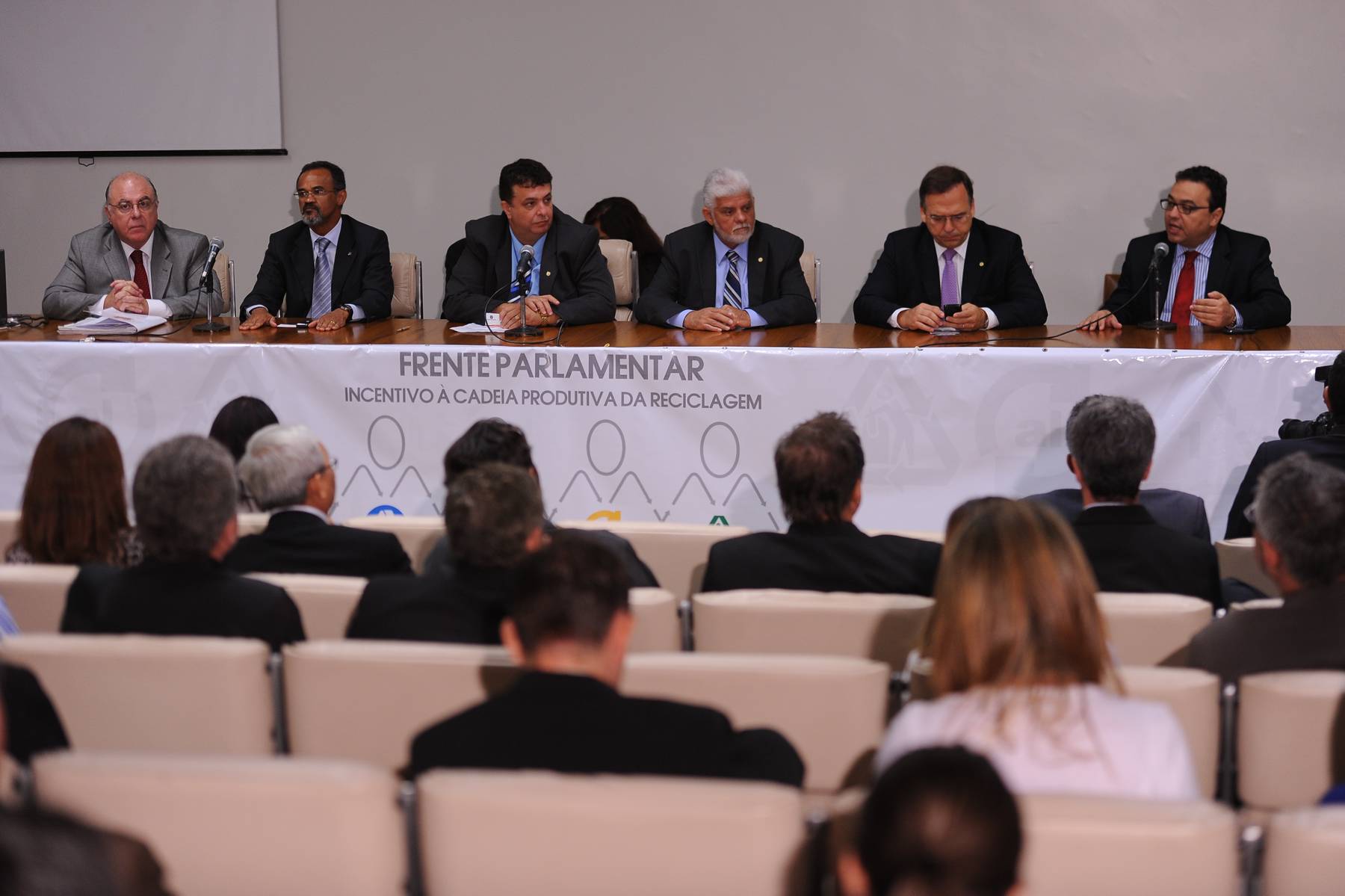 EcoCâmara participa do lançamento da Frente Parlamentar de incentivo à reciclagem