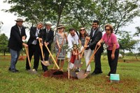 EcoCâmara recebe homenagem com plantio de árvore no Bosque dos Constituintes