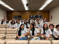 Exibição de filme estimula reflexão sobre descarte de resíduos