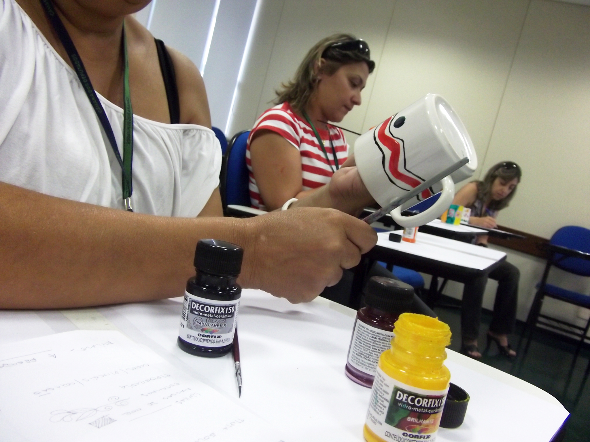 Oficina de Pintura de Canecas: continuidade na conscientização