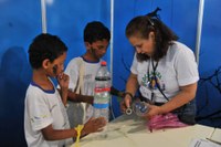 Oficinas de Reciclagem movimentam Estande da Câmara na Semana Nacional de Ciência e Tecnologia 2012