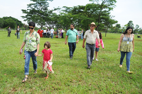 Plantio de mudas cria cinturão de proteção ao Bosque dos Constituintes