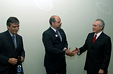 O presidente da Câmara, dep. Michel Temer, e o diretor geral, Sérgio Sampaio, receberam Cláudio Moretti, representante da WWF no Brasil 