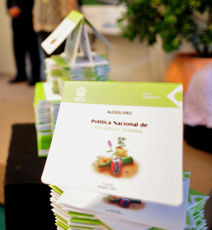 Política Nacinal de Resíduos Sólidos em audiolivro