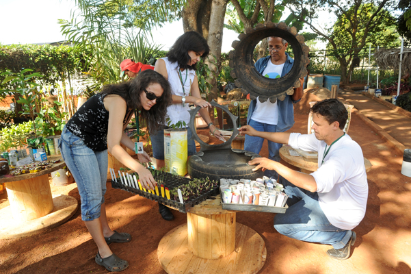 curso compostagem horta em pneus 06-2011