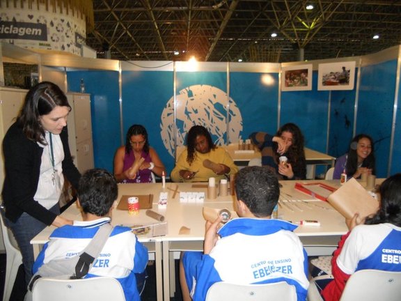 "Porta-Lápis Criativo" - Oficina de Reciclagem promovida pelo EcoCâmara