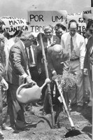 Ulysses Guimarães planta pau-ferro Ulysses Guimarães planta pau-ferro