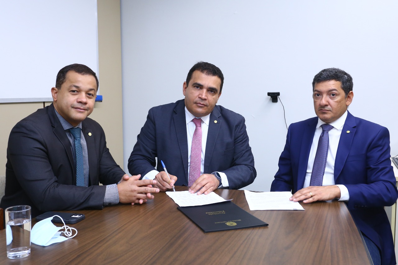 Ouvidor-Geral assina acordo com Assembleia Legislativa do Amazonas