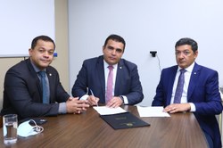 Ouvidor-Geral assina acordo com Assembleia Legislativa do Amazonas