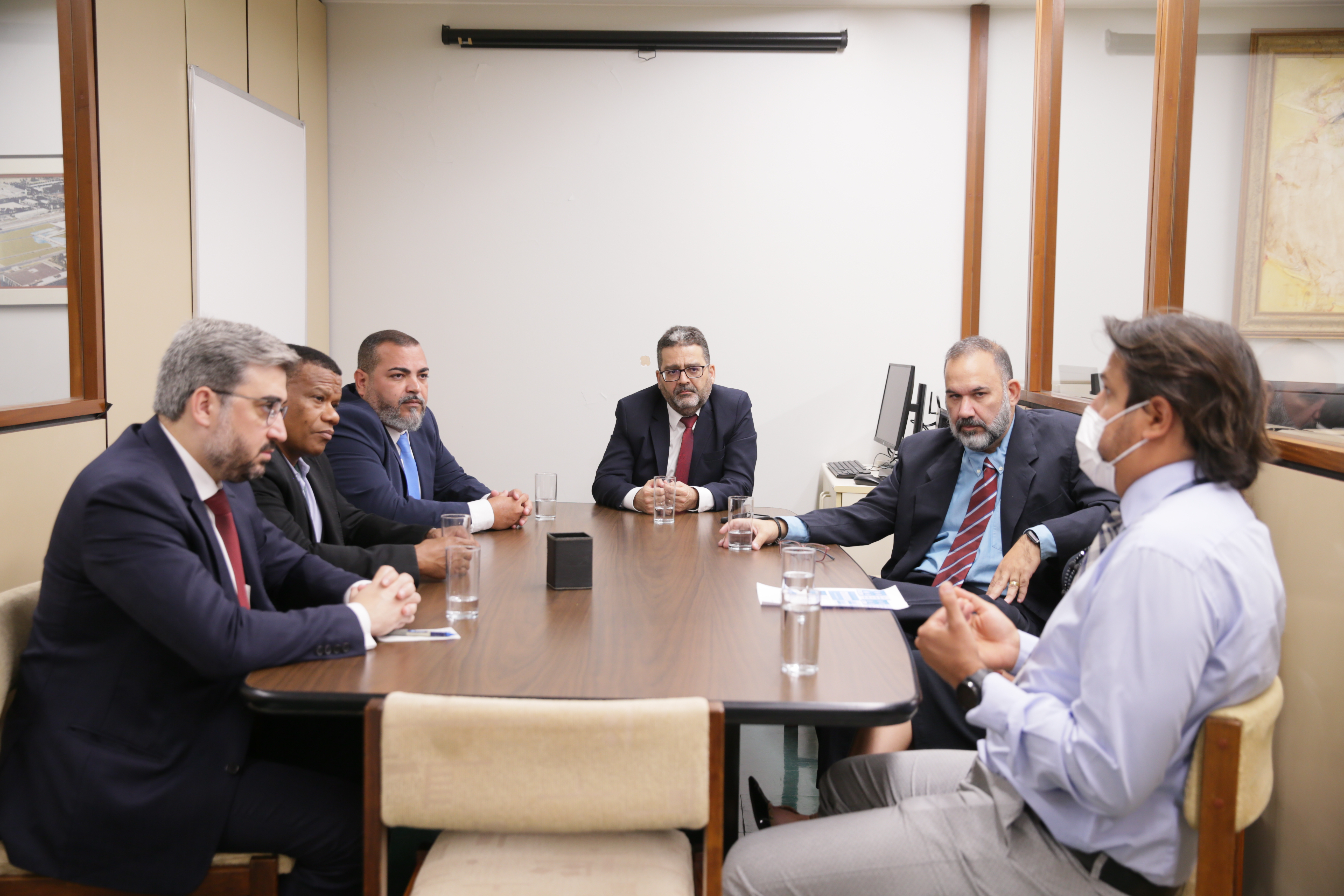 Ouvidoria Parlamentar recebe visita de representantes da Câmara de Nova Iguaçu