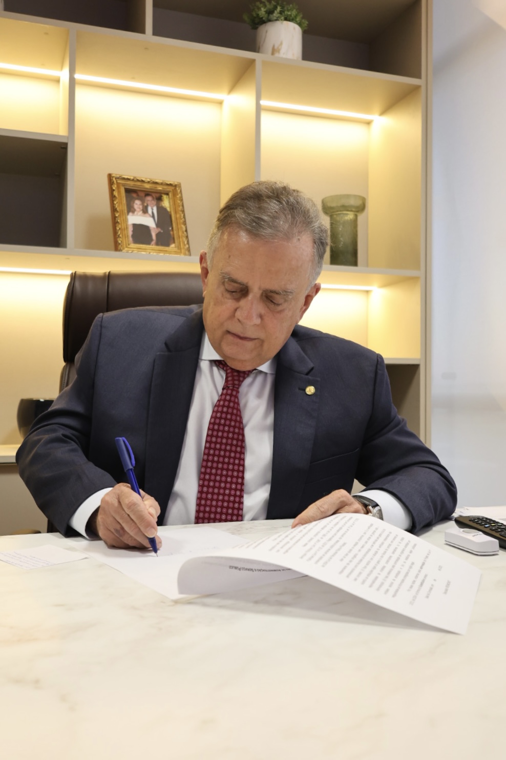 Deputado Flávio Nogueira apresenta projeto de lei sobre uso do Pix em casos de violência contra a mulher