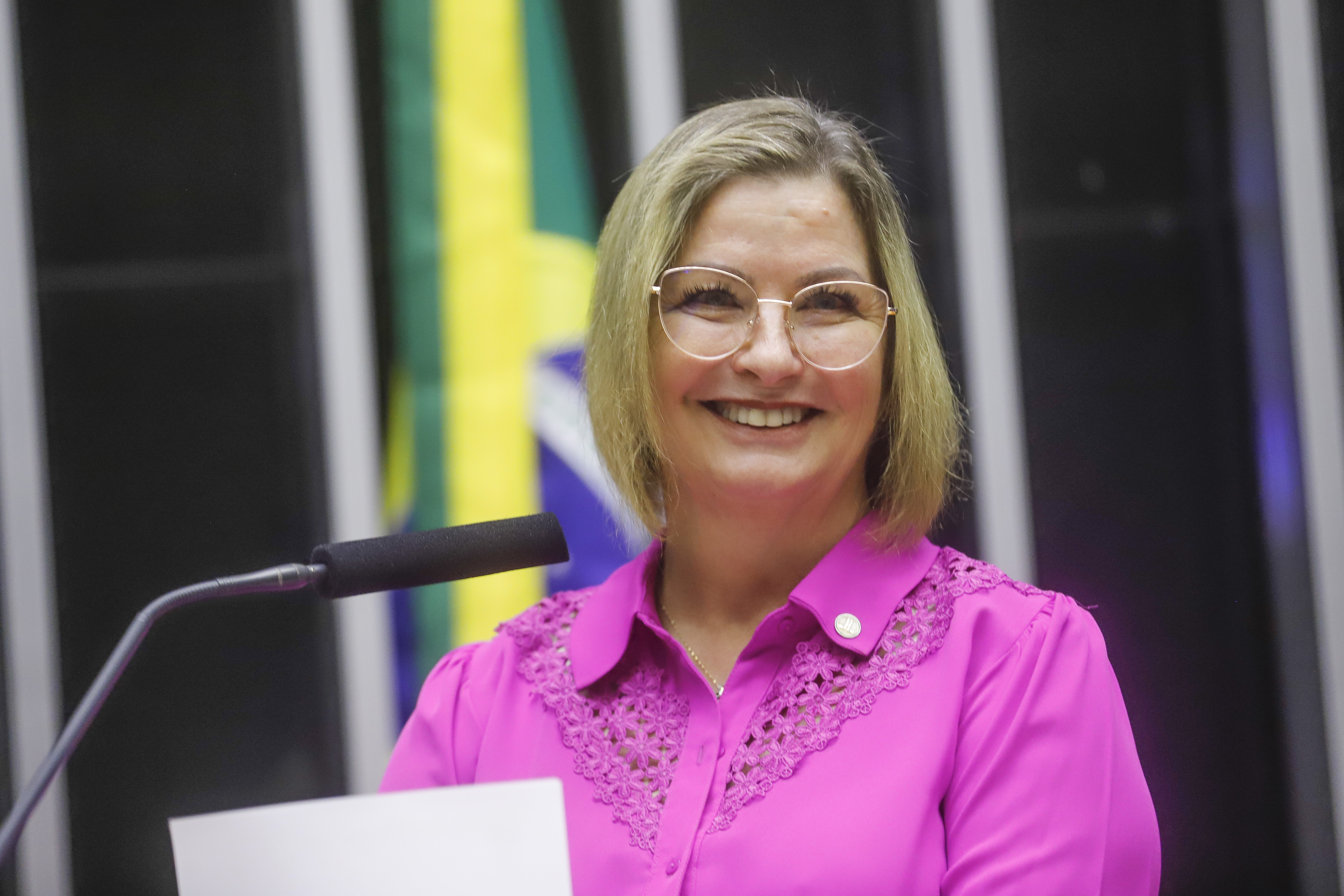 ANA PAULA JUNQUEIRA LEÃO