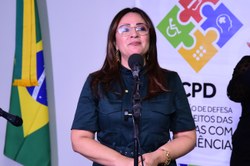 REJANE DIAS (não está em exercício)