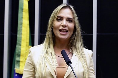 Celina Leão destaque