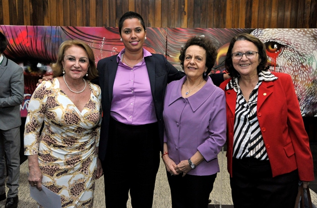 “A sensibilidade através da arte é o que mais atinge as pessoas.” Deputada Dâmina Pereira, coordenadora da bancada feminina