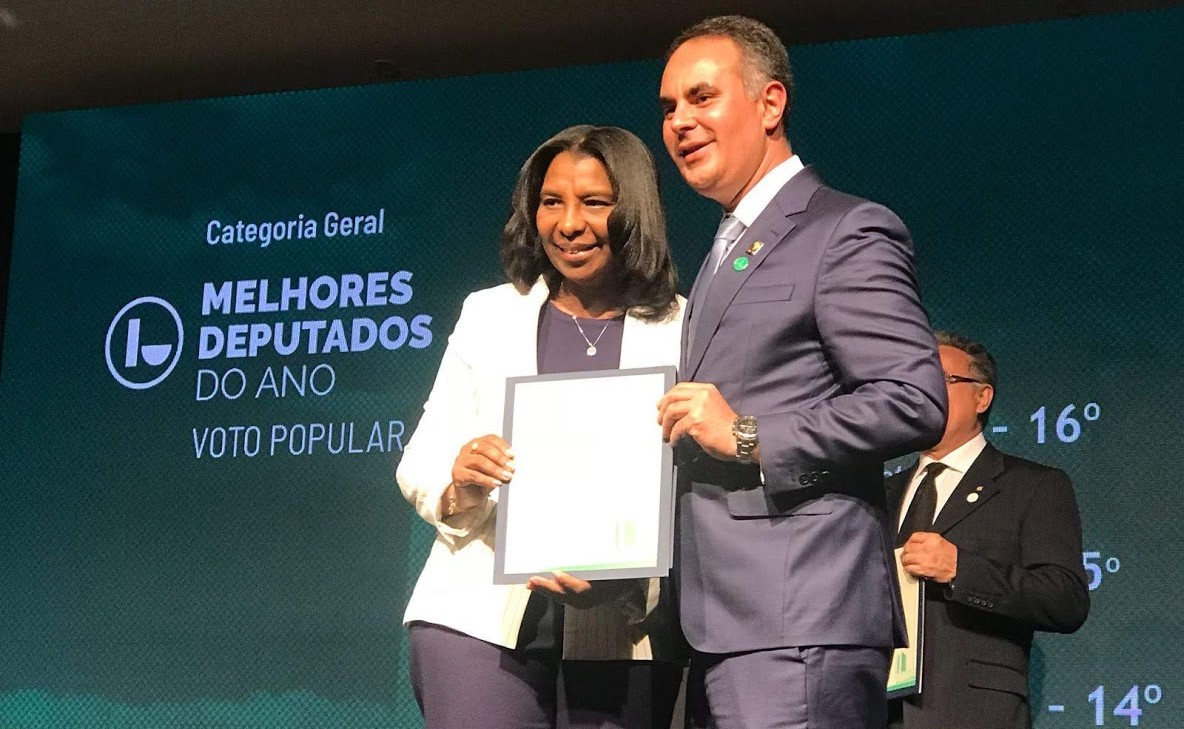 Entre 513 deputados federais, fui eleita pela votação popular uma das melhores parlamentares do Brasil”, diz Rosangela Gomes