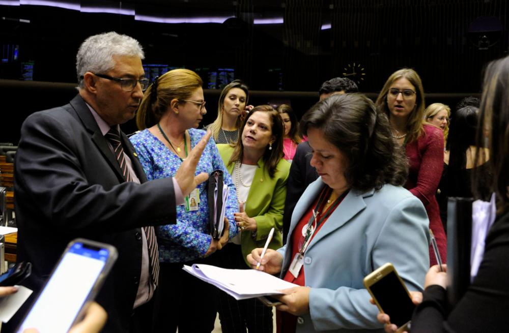 Câmara aprova projeto que agiliza adoção de medidas de proteção às mulheres